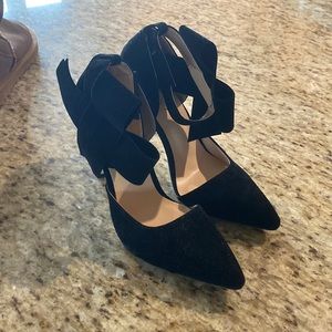 womens velvet ankle strap heels w/ cute bow on side! worn once, great condition